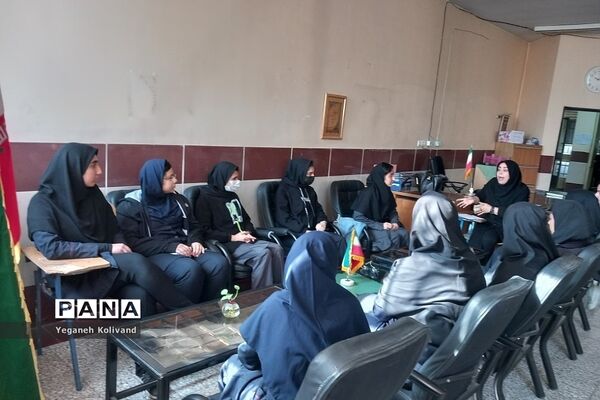 برگزاری انتخابات شهردار مدرسه با هدف افزایش مشارکت پذیری و کسب تجربه دانش‌آموزان در مدرسه حدیث کساء ناحیه یک شهرری