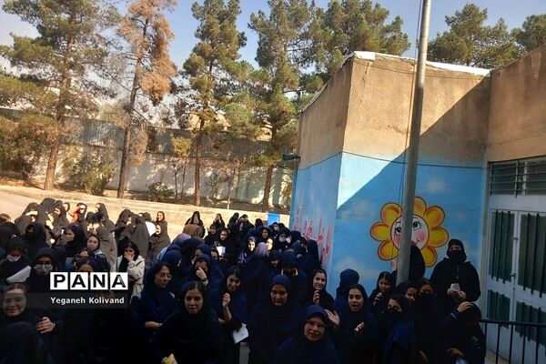 برگزاری انتخابات شهردار مدرسه با هدف افزایش مشارکت پذیری و کسب تجربه دانش‌آموزان در مدرسه حدیث کساء ناحیه یک شهرری