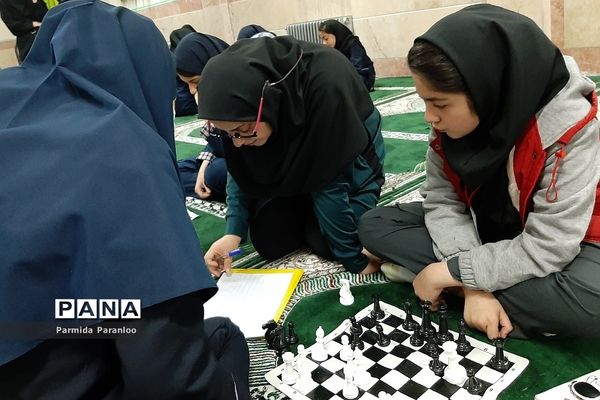 برگزاری مسابقه شطرنج در دبیرستان نشاط بهارستان ۲