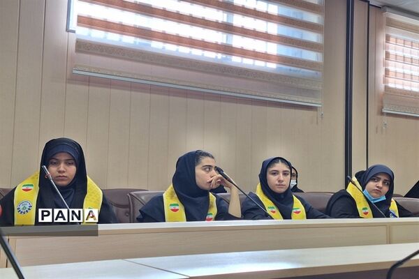 نشست منتخبین سازمان دانش‌آموزی  البرز با مشاور استاندار