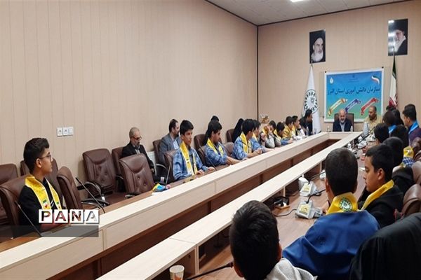 نشست منتخبین سازمان دانش‌آموزی  البرز با مشاور استاندار