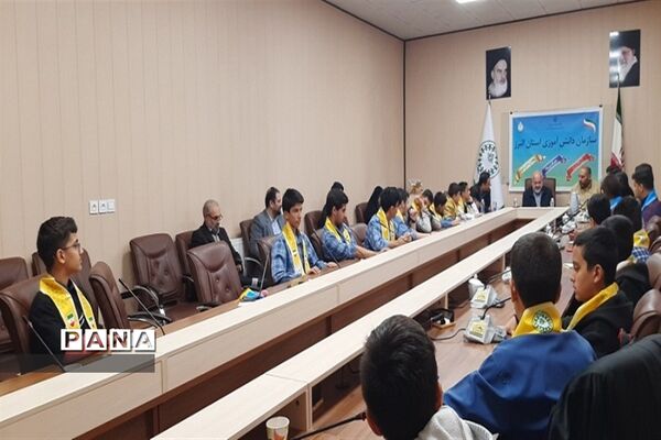 نشست منتخبین سازمان دانش‌آموزی  البرز با مشاور استاندار