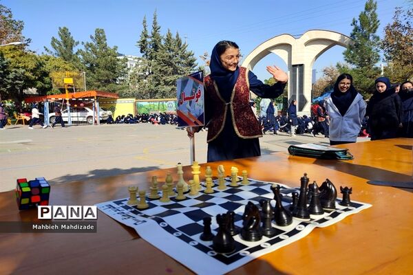 آیین آغاز مسابقات ورزشی دانش‌آموزان سراسر کشور در دبیرستان آرمینه مصلی نژاد