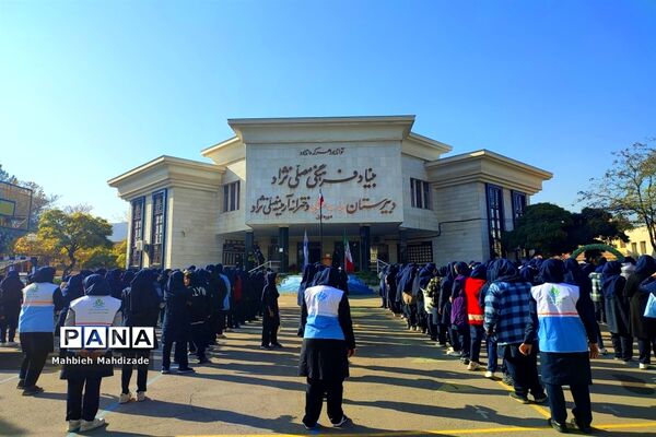 آیین آغاز مسابقات ورزشی دانش‌آموزان سراسر کشور در دبیرستان آرمینه مصلی نژاد