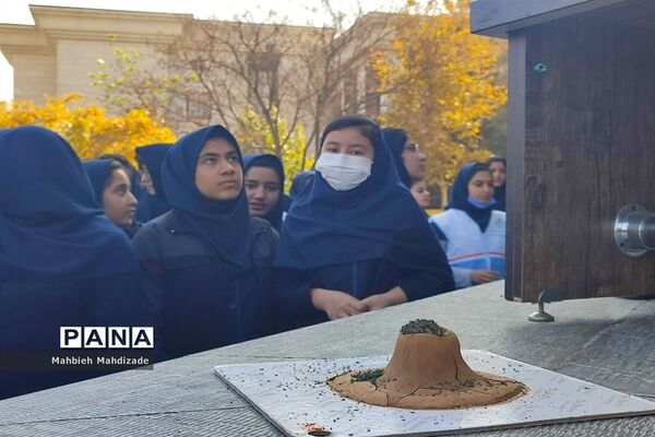 آیین آغاز مسابقات ورزشی دانش‌آموزان سراسر کشور در دبیرستان آرمینه مصلی نژاد