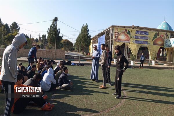 اردوی نیم‌روزه دبیرستان راه روشن در گلزار شهدای ملارد