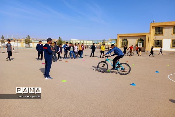 المپیاد درون‌مدرسه ای  در دبیرستان دکترشریعتی شهرستان جاجرم