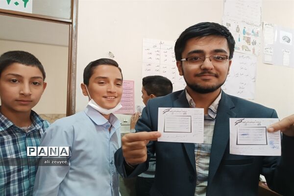 انتخابات شورای دانش‌آموزی در مدرسه شاهد حضرت مهدی مشهد