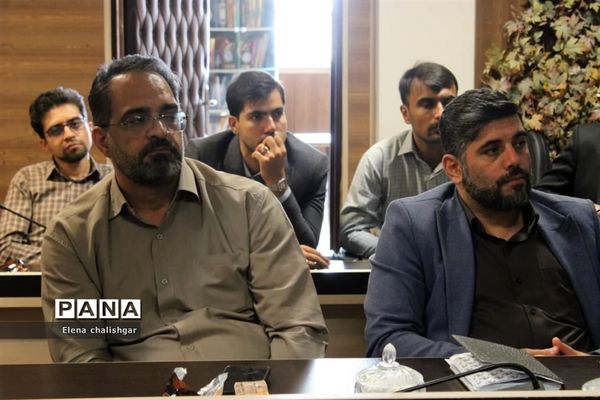 جلسه شورای اداری در آموزش و پرورش ناحیه یک بهارستان