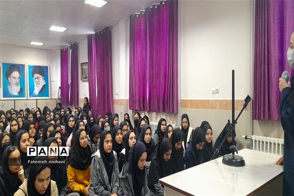 برگزاری کارگاه آمادگی کنکور ویژه پایه دهم شهرستان خلیل‌آباد