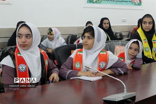 تقدیر از برگزیدگان جشنواره‌ها و پویش‌های سازمان دانش‌آموزی در گلوگاه