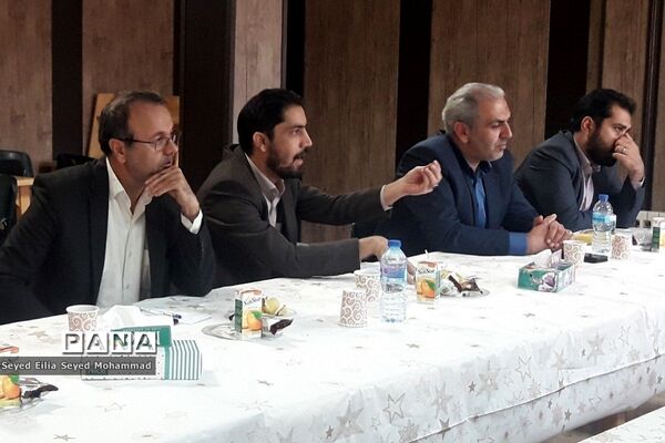 برگزاری جلسه هم‌اندیشی انجمن کتابخانه‌های عمومی به‌مناسبت هفته کتاب در قیامدشت