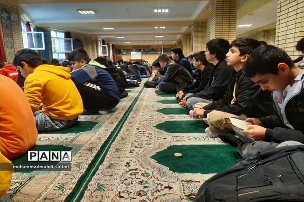 برگزاری مراسم پر فیض زیارت عاشورا هر هفته در مدرسه باقرالعلوم ایلام