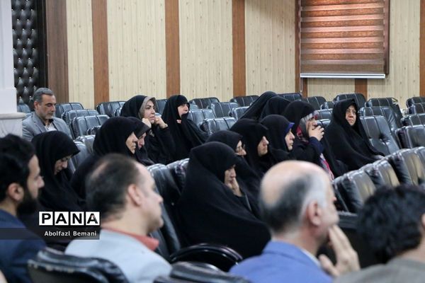 رونمایی از کتاب «اولین برف» در قم