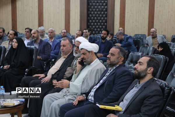 رونمایی از کتاب «اولین برف» در قم