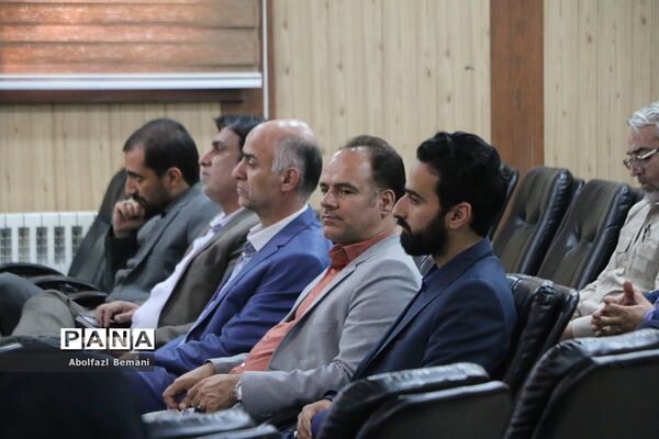 رونمایی از کتاب «اولین برف» در قم