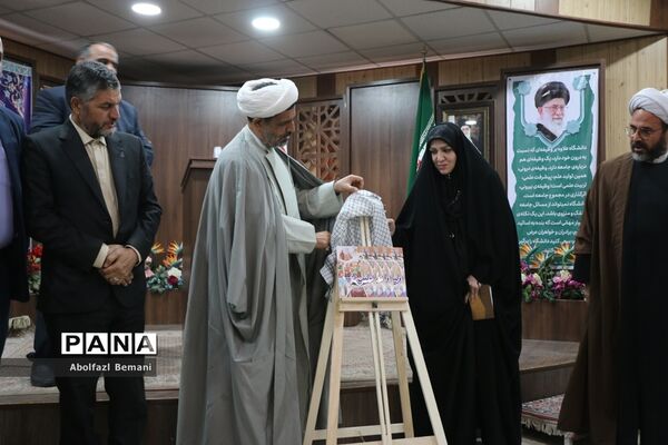 رونمایی از کتاب «اولین برف» در قم