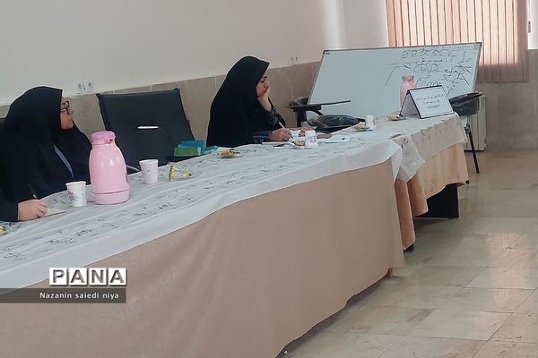 برگزاری کارگاه آموزشی درس فارسی پایه اول ابتدایی در آموزش و پرورش رودهن