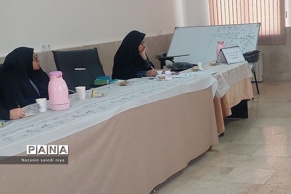 برگزاری کارگاه آموزشی درس فارسی پایه اول ابتدایی در آموزش و پرورش رودهن