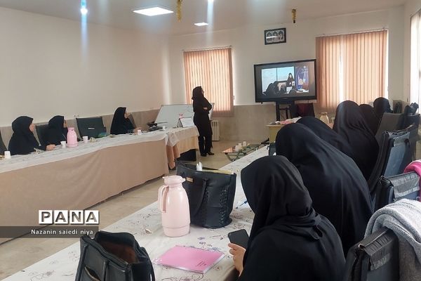 برگزاری کارگاه آموزشی درس فارسی پایه اول ابتدایی در آموزش و پرورش رودهن