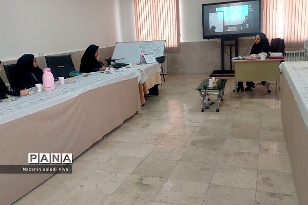 برگزاری کارگاه آموزشی درس فارسی پایه اول ابتدایی در آموزش و پرورش رودهن
