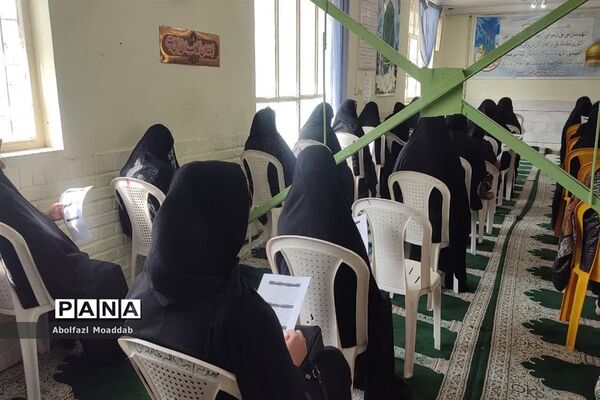 جلسه انجمن اولیا و مربیان دانش‌آموزان دبیرستان نمونه آیت الله خامنه‌ای کاشمر