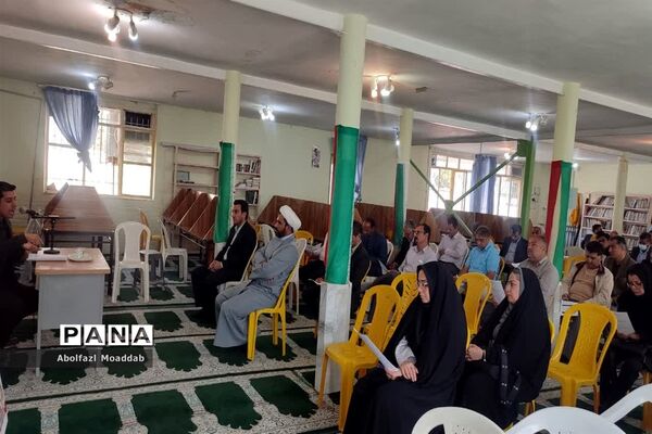 جلسه انجمن اولیا و مربیان دانش‌آموزان دبیرستان نمونه آیت الله خامنه‌ای کاشمر