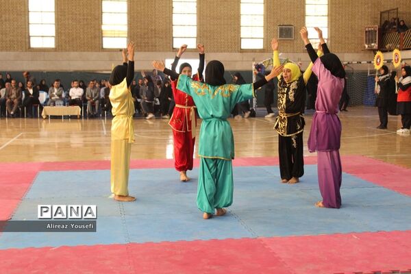 آیین افتتاحیه مسابقات ورزشی مدارس ناحیه یک قم