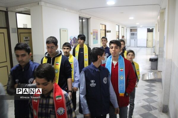 نشست صمیمی فرمانده انتظامی قم با اعضای سازمان دانش‌آموزی