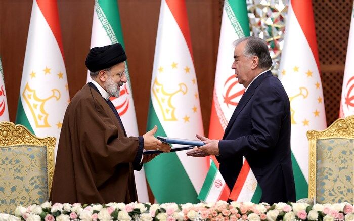 تعامل با کشورهای همسایه موجب ثبات اقتصادی و دلارزدایی می‌شود