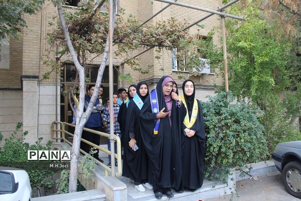 استقبال اعضای سازمان دانش‌آموزی قم از فرمانده انتظامی استان