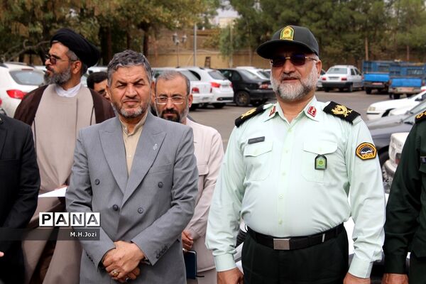 استقبال اعضای سازمان دانش‌آموزی قم از فرمانده انتظامی استان