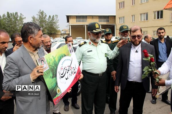 استقبال اعضای سازمان دانش‌آموزی قم از فرمانده انتظامی استان