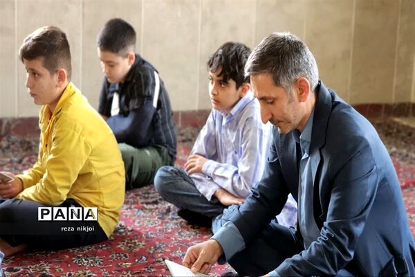 مراسم زیارت عاشورا دانش‌آموزی در دبیرستان آیت الله هاشمی رفسنجانی ناحیه یک بهارستان
