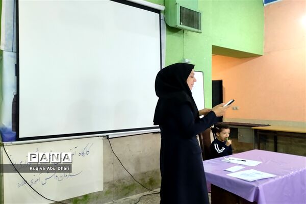 دومین کارگاه آموزشی خبرنویسی ویژه دانش‌آموز خبرنگاران دختر در کانون شهدای فرهنگی ملارد