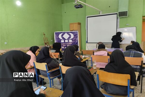 دومین کارگاه آموزشی خبرنویسی ویژه دانش‌آموز خبرنگاران دختر در کانون شهدای فرهنگی ملارد