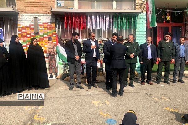 رونمایی از طرح هر مدرسه یک شهید، در دبستان شهید ناصری ناحیه دو ری