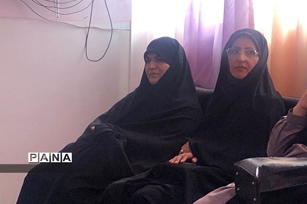 جلسه حلقه صالحین در دبستان شهید ناصری ناحیه دو ری