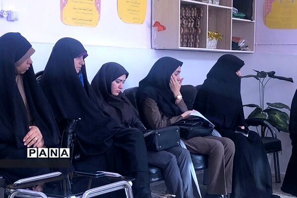 جلسه حلقه صالحین در دبستان شهید ناصری ناحیه دو ری