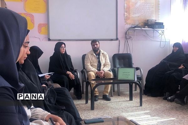 جلسه حلقه صالحین در دبستان شهید ناصری ناحیه دو ری