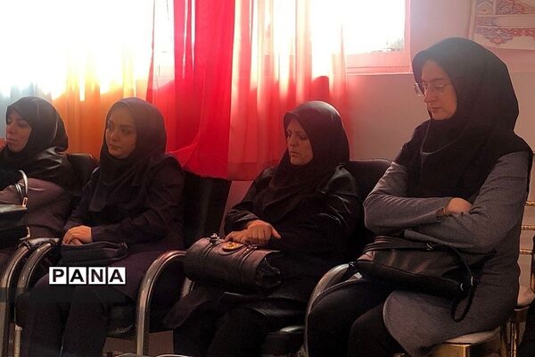 جلسه حلقه صالحین در دبستان شهید ناصری ناحیه دو ری