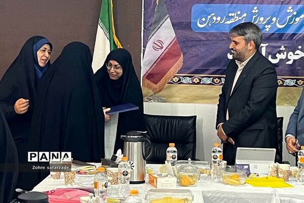 جلسه مدیران مدارس سمپاد شهرستان‌های استان تهران در رودهن