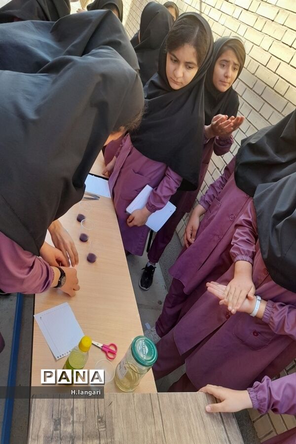 گرامیداشت  روز آزمایشگاه در دبیرستان دخترانه گلستان شهرستان مانه و سملقان