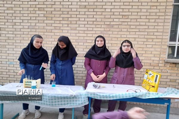 گرامیداشت  روز آزمایشگاه در دبیرستان دخترانه گلستان شهرستان مانه و سملقان