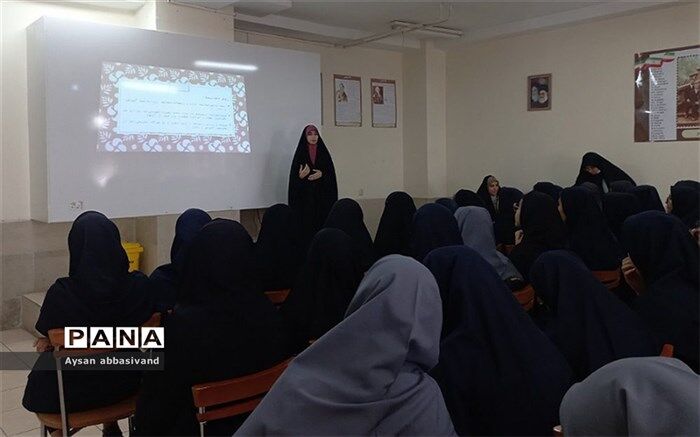 برگزاری همایش تکنیکچه‌های کنکور با همکاری  یاوران جهادگر در دبیرستان نمونه دولتی ارشاد قرچک/فیلم