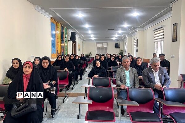 جلسه هم‌اندیشی روسای انجمن اولیا و مربیان مدارس رودهن