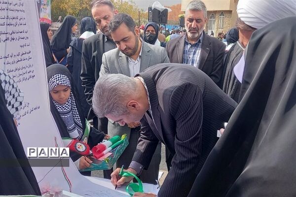 بازدید مسئولان منطقه دماوند از غرفه مدارس آیین‌زهرا(س) و آیین نبی(ص) با محوریت  حمایت از مردم مظلوم غزه