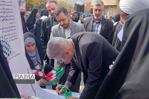 بازدید مسئولان منطقه دماوند از غرفه مدارس آیین‌زهرا(س) و آیین نبی(ص) با محوریت  حمایت از مردم مظلوم غزه
