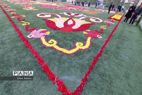 بزرگترین فرش سرگل خاورمیانه برای ششمین بار در محلات