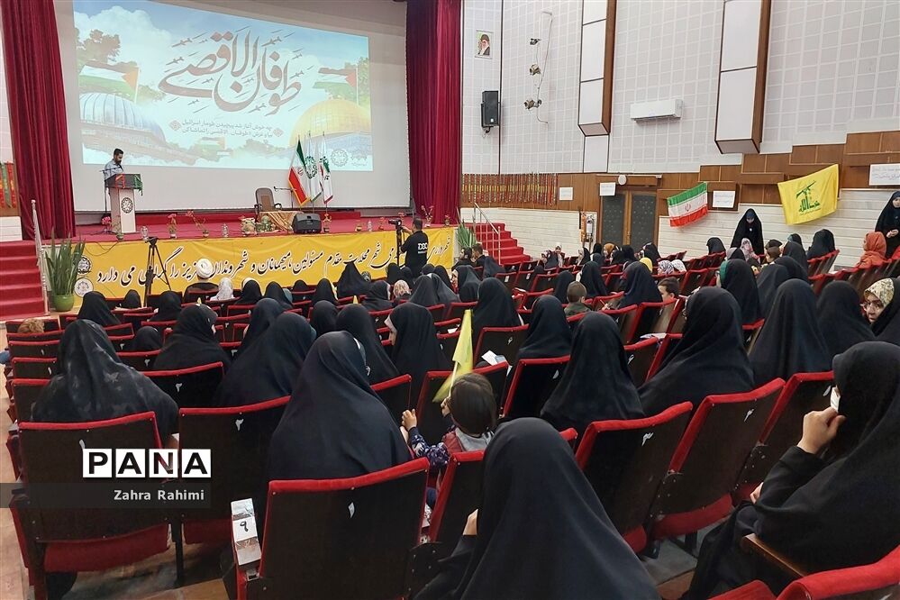 حضور حاج حسین یکتا در جمع دختران آینده‌ساز محلاتی